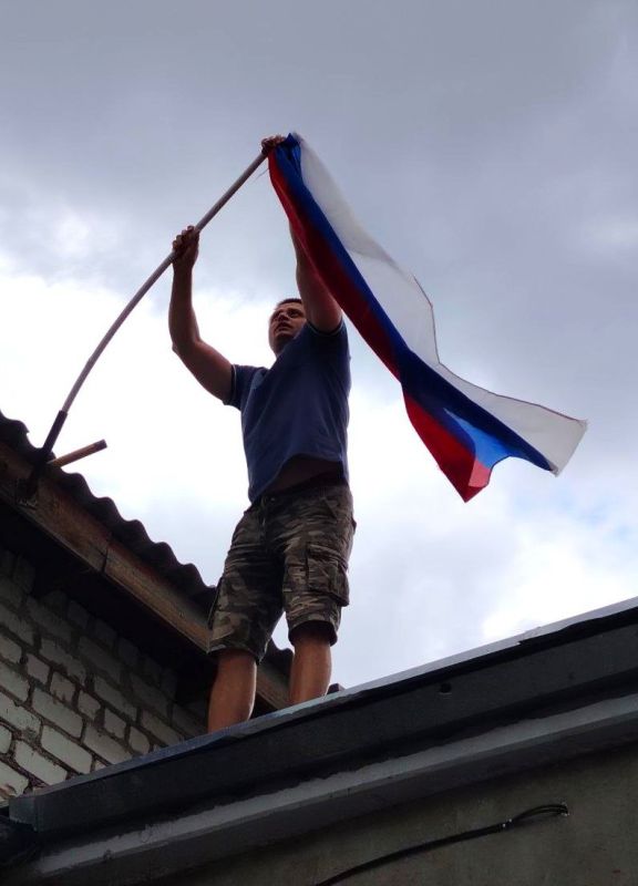 22 АВГУСТА – ДЕНЬ ГОСУДАРСТВЕННОГО ФЛАГА РОССИЙСКОЙ ФЕДЕРАЦИИ 22 АВГУСТА – ДЕНЬ ГОСУДАРСТВЕННОГО ФЛАГА РОССИЙСКОЙ ФЕДЕРАЦИИ