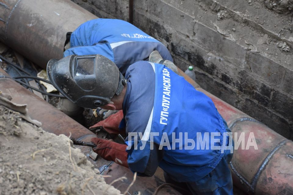 В Алчевске обновляется магистральная теплотрасса по улице Липовенко В Алчевске обновляется магистральная теплотрасса по улице Липовенко