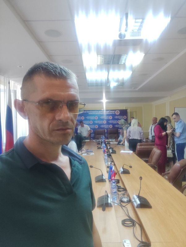 Сотрудники отдела чрезвычайных ситуаций, охраны труда и окружающей природной среды Сотрудники отдела чрезвычайных ситуаций, охраны труда и окружающей природной среды