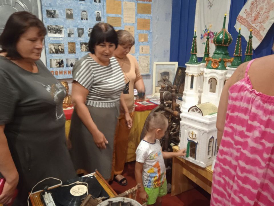 Работники Тимошинского сельского Дома культуры провели экскурсию «Живет село родное» Работники Тимошинского сельского Дома культуры провели экскурсию «Живет село родное»