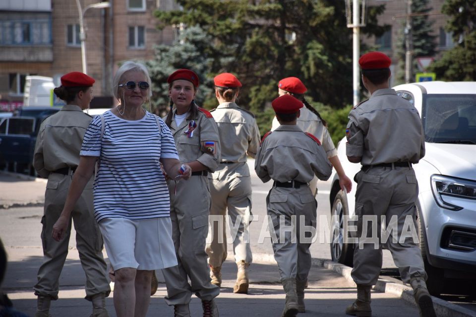 Юнармейцы из Краснодона приняли участие в патриотической акции Юнармейцы из Краснодона приняли участие в патриотической акции