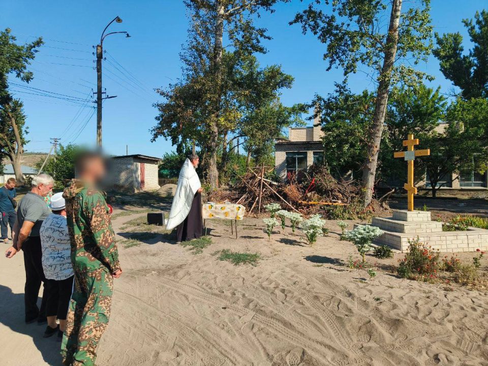 Военнослужащие Росгвардии проявили инициативу и духовную силу, установив собственноручно изготовленный Крест на памятном месте, где ранее стояла церковь Преображения Господня Военнослужащие Росгвардии проявили инициативу и духовную силу, установив собственноручно изготовленный Крест на памятном месте, где ранее стояла церковь Преображения Господня