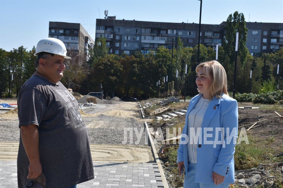 В Алчевске продолжается реновация площади Советской в рамках реализации национального проекта «Инфраструктура для жизни» В Алчевске продолжается реновация площади Советской в рамках реализации национального проекта «Инфраструктура для жизни»
