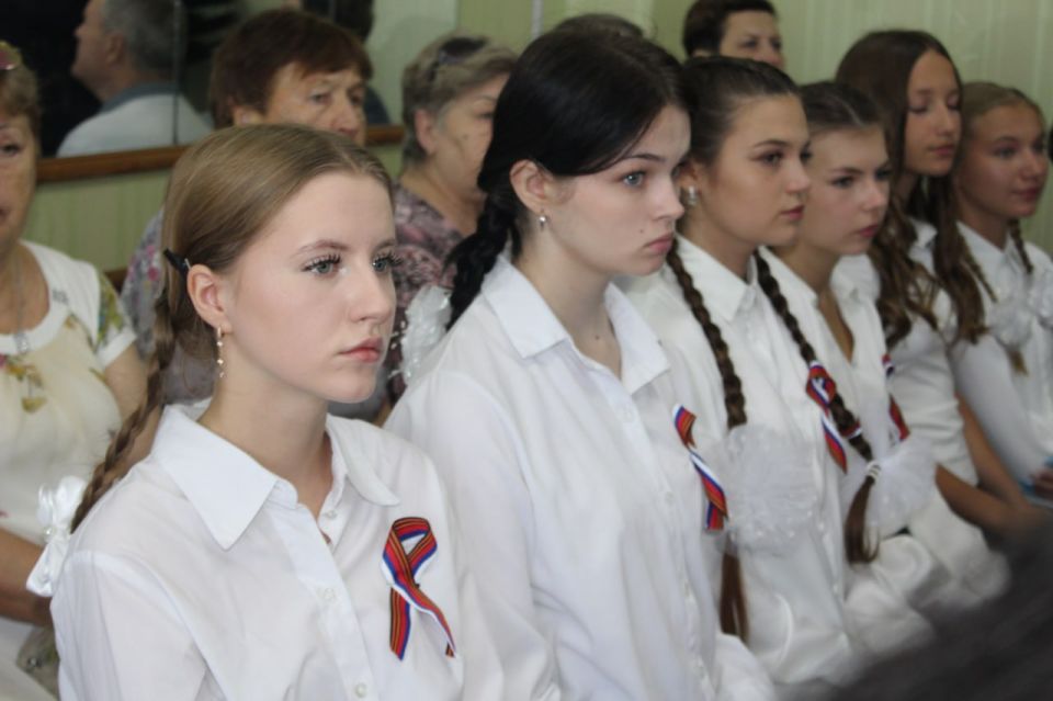 В рамках партпроектов «Историческая память» и «Новая школа» в Родаково состоялся час памяти, посвященный годовщинам обстрелов поселка В рамках партпроектов «Историческая память» и «Новая школа» в Родаково состоялся час памяти, посвященный годовщинам обстрелов поселка