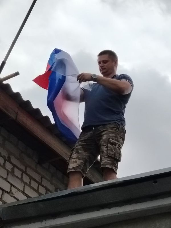 22 АВГУСТА – ДЕНЬ ГОСУДАРСТВЕННОГО ФЛАГА РОССИЙСКОЙ ФЕДЕРАЦИИ 22 АВГУСТА – ДЕНЬ ГОСУДАРСТВЕННОГО ФЛАГА РОССИЙСКОЙ ФЕДЕРАЦИИ