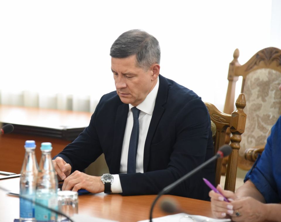 Алексей Самойлов провел совещание с наставниками кадрового проекта «Герои Луганщины» Алексей Самойлов провел совещание с наставниками кадрового проекта «Герои Луганщины»