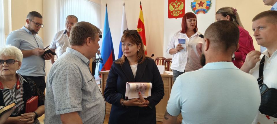 Министр экономического развития ЛНР Анна Уголкова провела рабочее совещание с представителями бизнес-сообщества Краснодонского муниципального округа Министр экономического развития ЛНР Анна Уголкова провела рабочее совещание с представителями бизнес-сообщества Краснодонского муниципального округа