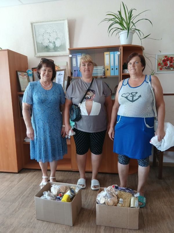 В рамках акции "Добрых дел" сотрудники Передельского отдела жизнеобеспечения выдали льготной категории жителей сел Передельское,Геевка,Старый Айдар гуманитарную помощь в виде продуктовых наборов ,сладостей, а также... В рамках акции "Добрых дел" сотрудники Передельского отдела жизнеобеспечения выдали льготной категории жителей сел Передельское,Геевка,Старый Айдар гуманитарную помощь в виде продуктовых наборов ,сладостей, а также...