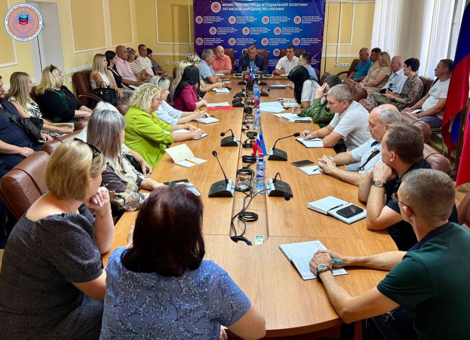 Совещание по охране труда и снижению производственного травматизма прошло в Минтруда ЛНР Совещание по охране труда и снижению производственного травматизма прошло в Минтруда ЛНР