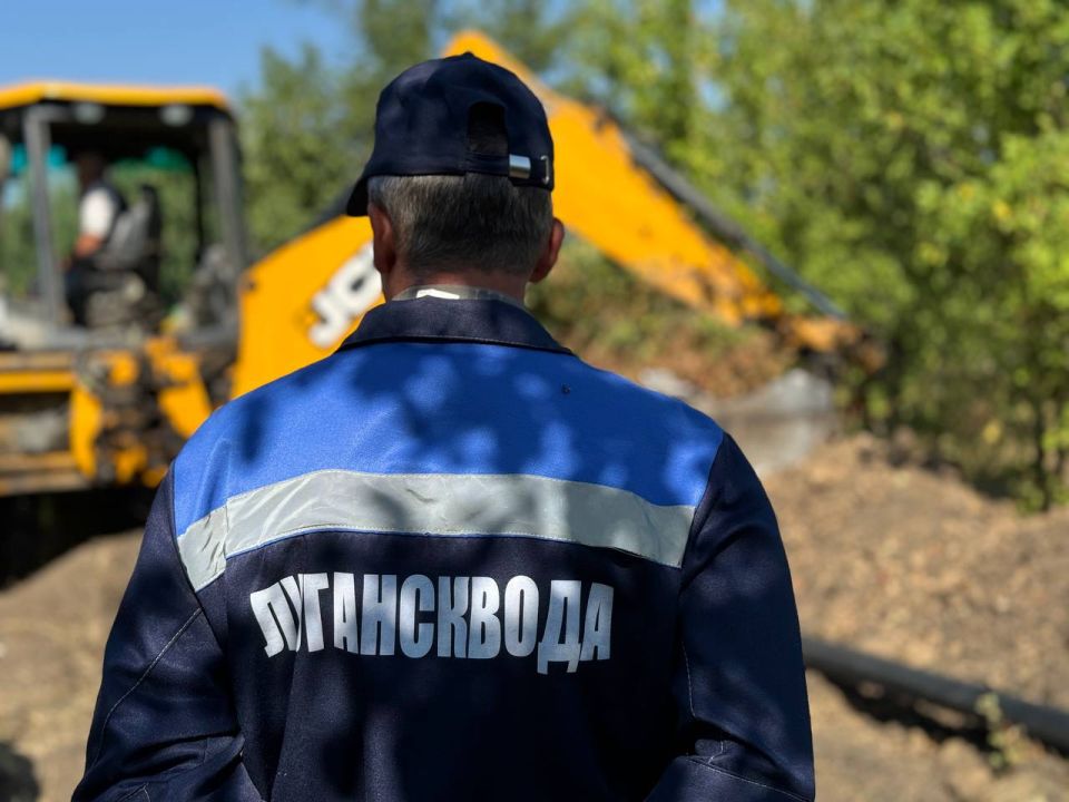 «Лугансквода» проводит замену изношенного участка трубопровода в г. Ровеньки, который питает водой около 2000 жителей «Лугансквода» проводит замену изношенного участка трубопровода в г. Ровеньки, который питает водой около 2000 жителей