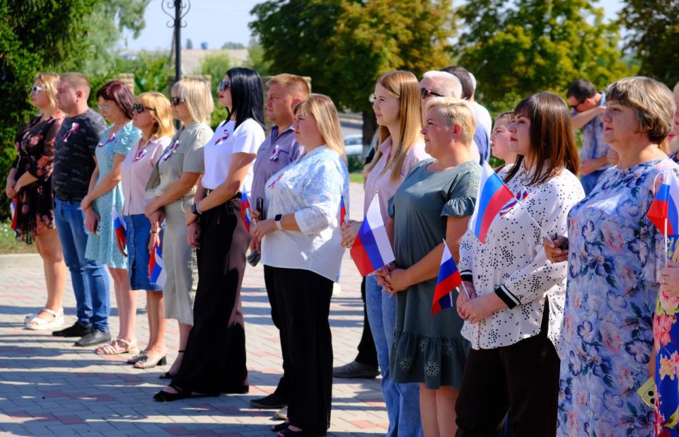 В Беловодске прошёл торжественный митинг, посвящённый Дню государственного флага Российской Федерации В Беловодске прошёл торжественный митинг, посвящённый Дню государственного флага Российской Федерации