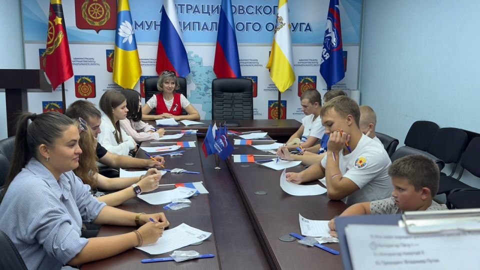 День Государственного флага России отметили в Антрацитовском муниципальном округе День Государственного флага России отметили в Антрацитовском муниципальном округе