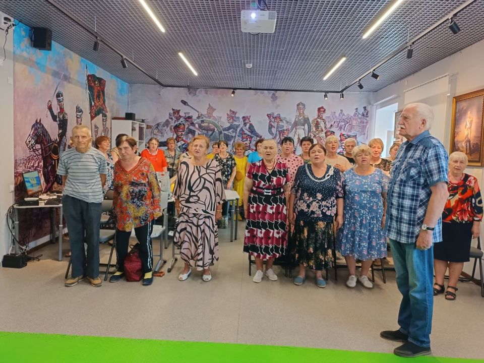 Центр общения старшего поколения совместно Союзом ветеранов Станично-Луганского района в музее Донского казачества отпраздновали День Государственного флага Российской Федерации «Великий флаг, Российский флаг» Центр общения старшего поколения совместно Союзом ветеранов Станично-Луганского района в музее Донского казачества отпраздновали День Государственного флага Российской Федерации «Великий флаг, Российский флаг»