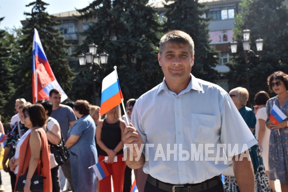 В Антраците прошло торжественное мероприятие по случаю празднования Дня Государственного флага России В Антраците прошло торжественное мероприятие по случаю празднования Дня Государственного флага России