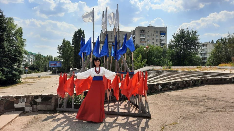 В День государственного флага России городской Дворец культуры пригласил рубежан и гостей города на фотозону «Я своим флагом горжусь!» В День государственного флага России городской Дворец культуры пригласил рубежан и гостей города на фотозону «Я своим флагом горжусь!»