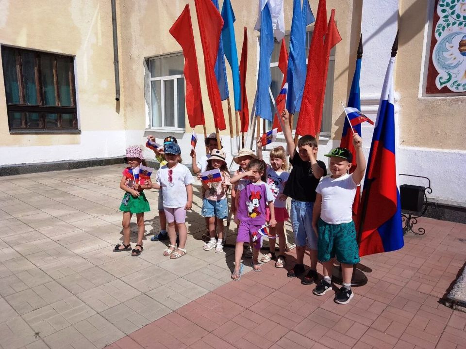 Патриотический квест «В поисках символа России» ко Дню флага России Патриотический квест «В поисках символа России» ко Дню флага России