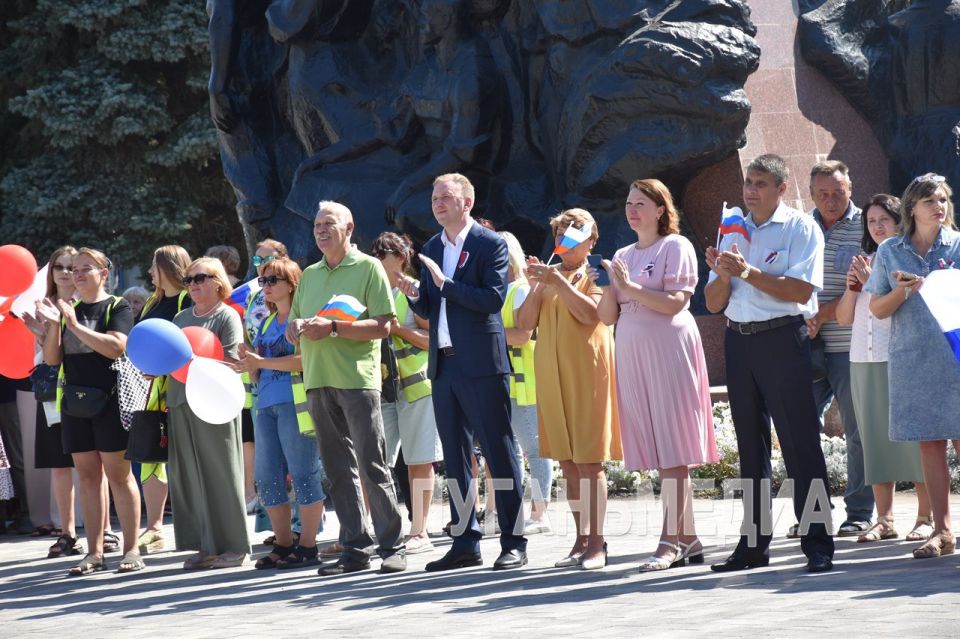 В Антраците прошло торжественное мероприятие по случаю празднования Дня Государственного флага России В Антраците прошло торжественное мероприятие по случаю празднования Дня Государственного флага России