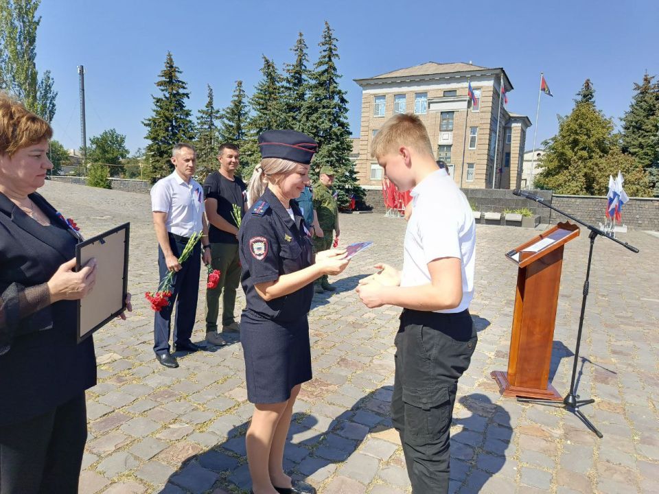 Торжественное вручение паспортов РФ в Ровеньках! Торжественное вручение паспортов РФ в Ровеньках!