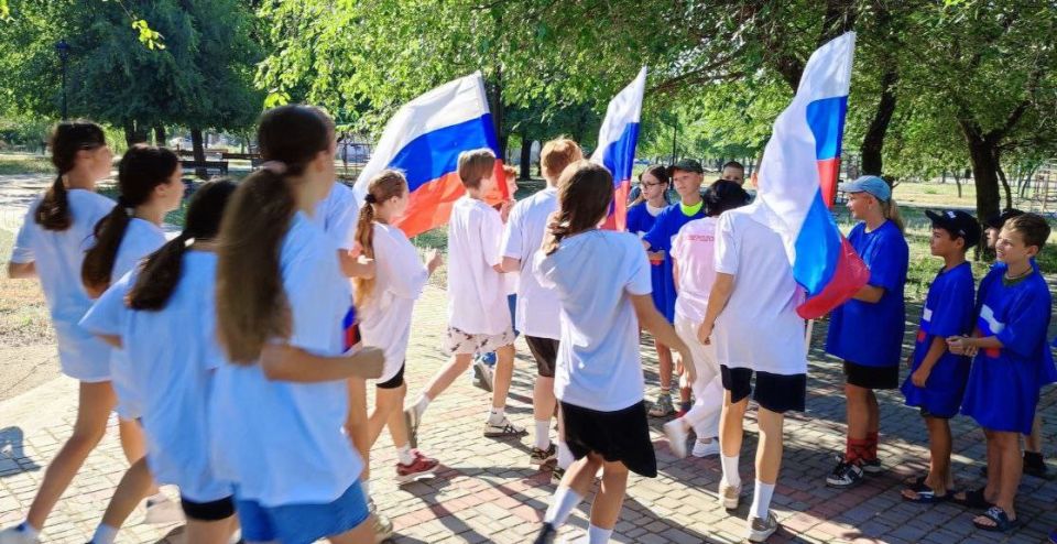 С гордостью под флагом России! С гордостью под флагом России!