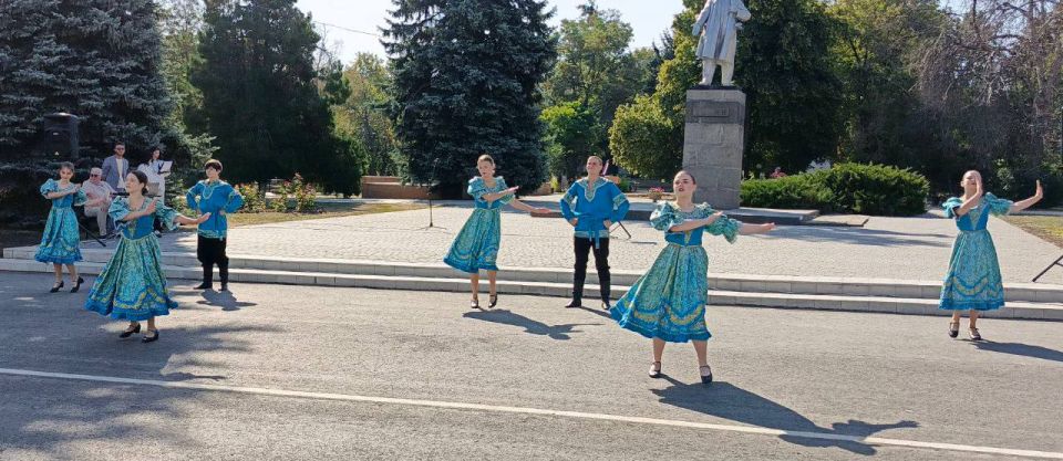 Светлана Гизай: Российский флаг! Дыхание весны! И отсветы далёкой ратной битвы Светлана Гизай: Российский флаг! Дыхание весны! И отсветы далёкой ратной битвы