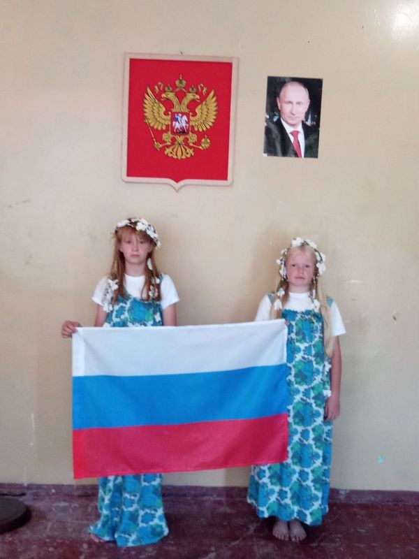 В честь празднования Дня флага Российской Федерации в Меловском муниципальном округе прошли торжественные мероприятия, приуроченные к данному празднику В честь празднования Дня флага Российской Федерации в Меловском муниципальном округе прошли торжественные мероприятия, приуроченные к данному празднику