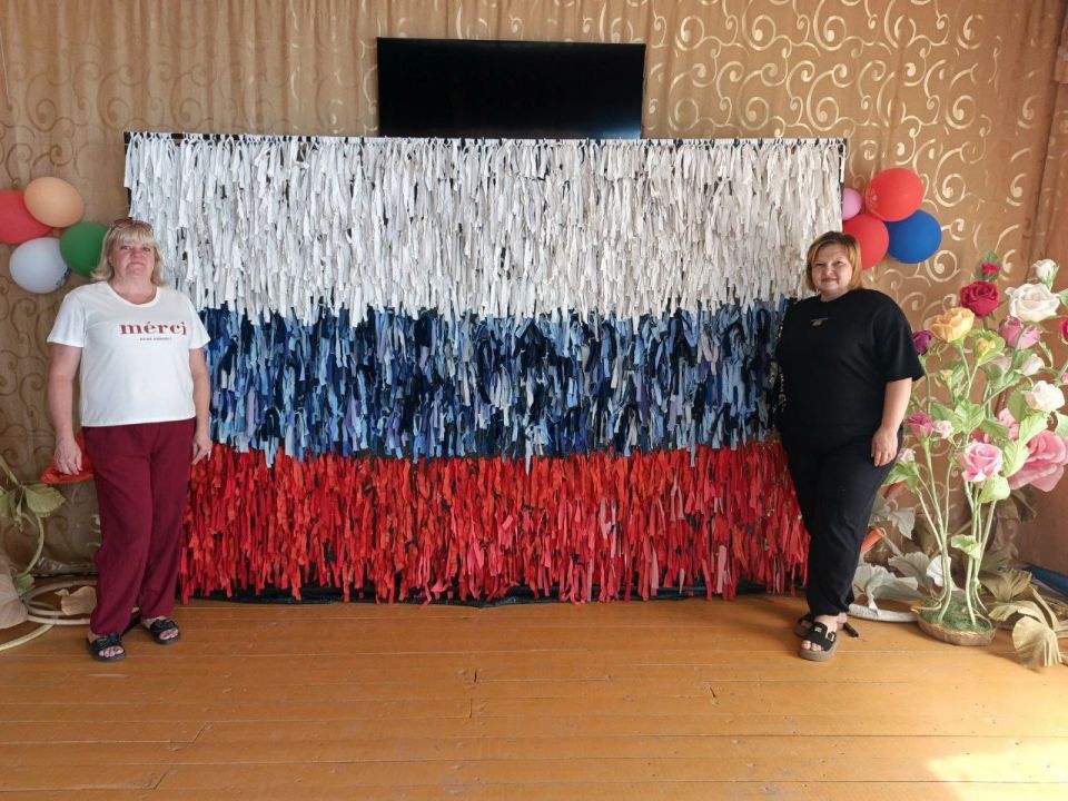 Празднование Дня Государственного флага России в Белокуракинском округе Празднование Дня Государственного флага России в Белокуракинском округе