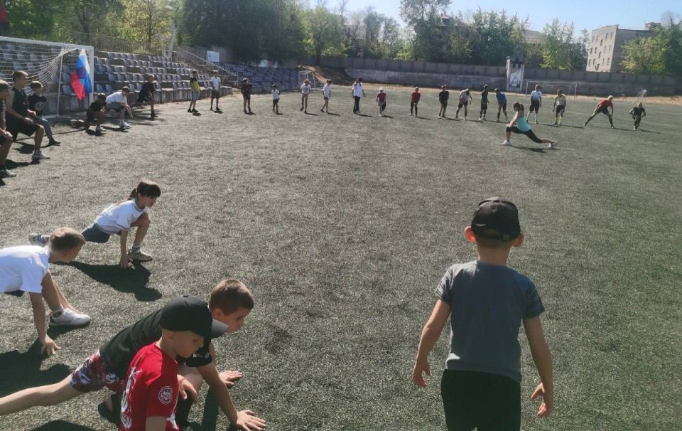 В Алчевске прошло физкультурно-развлекательное мероприятие «Веселые старты» В Алчевске прошло физкультурно-развлекательное мероприятие «Веселые старты»