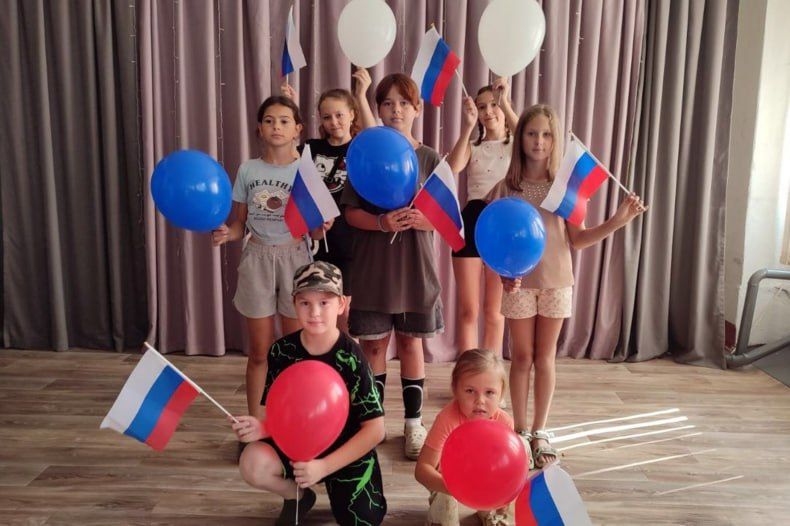 День государственного флага отмечается во всех уголках необъятной России, в том числе и в исторических регионах День государственного флага отмечается во всех уголках необъятной России, в том числе и в исторических регионах