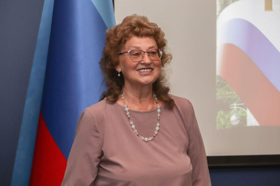 «России славный триколор…» «России славный триколор…»