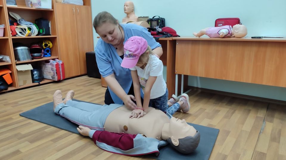 Луганский центр медицины катастроф: Важный урок безопасности и надежды для детей из прифронтового Кременского района Луганский центр медицины катастроф: Важный урок безопасности и надежды для детей из прифронтового Кременского района