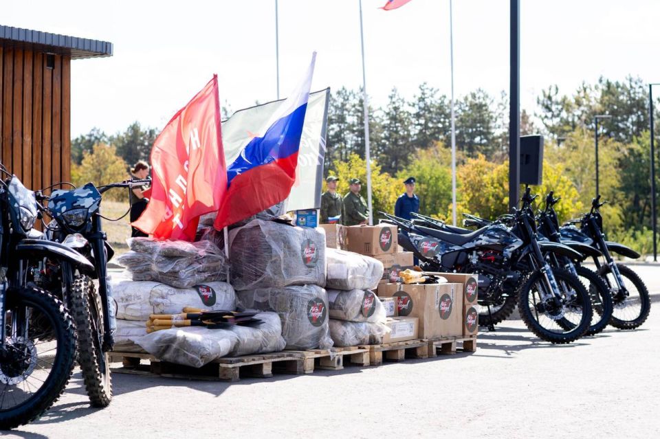 Офицеры СК и жители республики чествуют главный символ единства Державы Офицеры СК и жители республики чествуют главный символ единства Державы