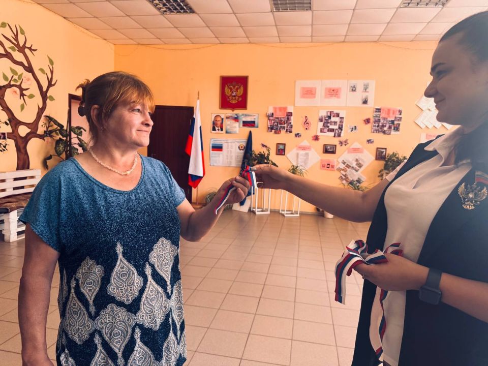 Сегодня, в особенный день, когда мы отмечаем День Государственного флага России, я приняла участие в замечательной акции под названием "Триколор - наша гордость" Сегодня, в особенный день, когда мы отмечаем День Государственного флага России, я приняла участие в замечательной акции под названием "Триколор - наша гордость"