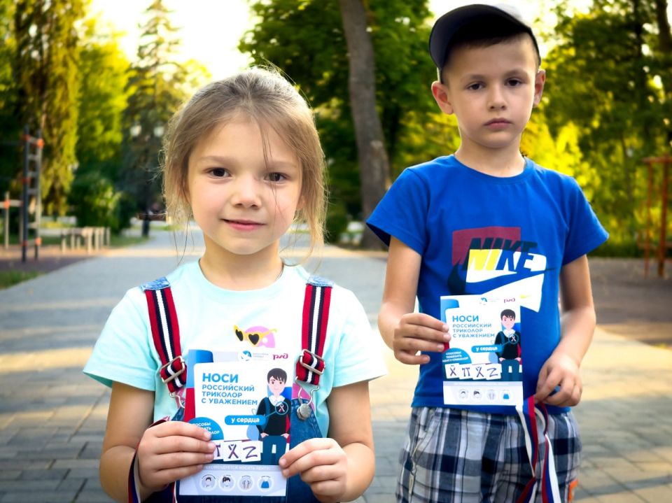 Российский триколор уже на улицах города Антрацит! Российский триколор уже на улицах города Антрацит!
