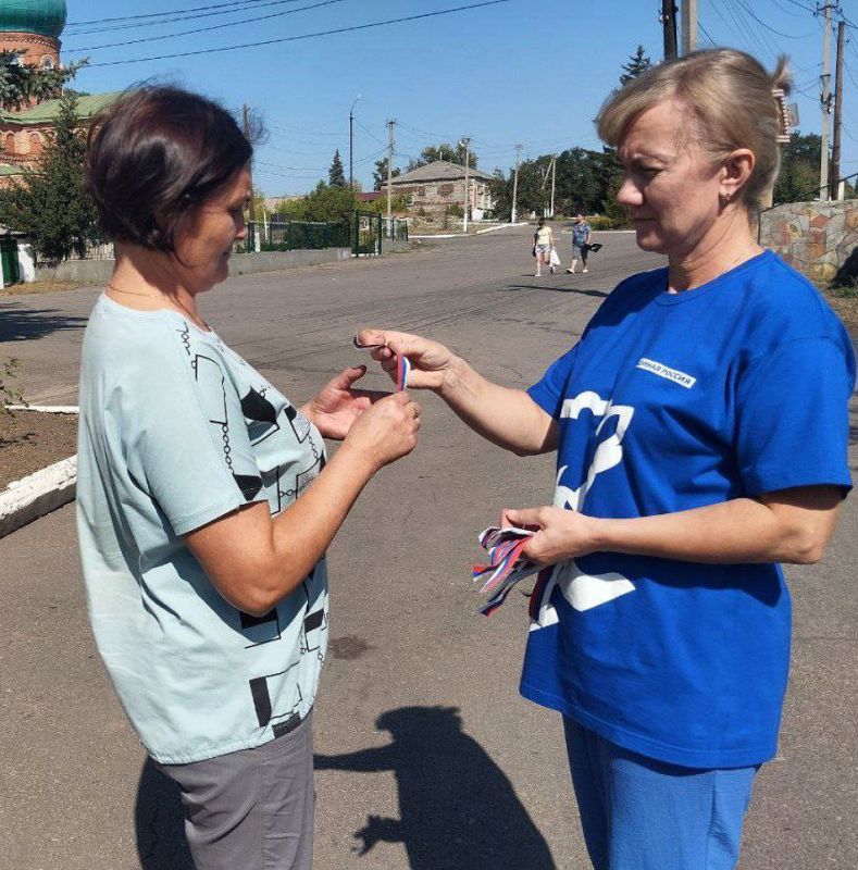 В поселках Крепенский и Фащевка в рамках празднования Дня Государственного флага Российской Федерации проведена патриотическая акция «Лента триколора» В поселках Крепенский и Фащевка в рамках празднования Дня Государственного флага Российской Федерации проведена патриотическая акция «Лента триколора»