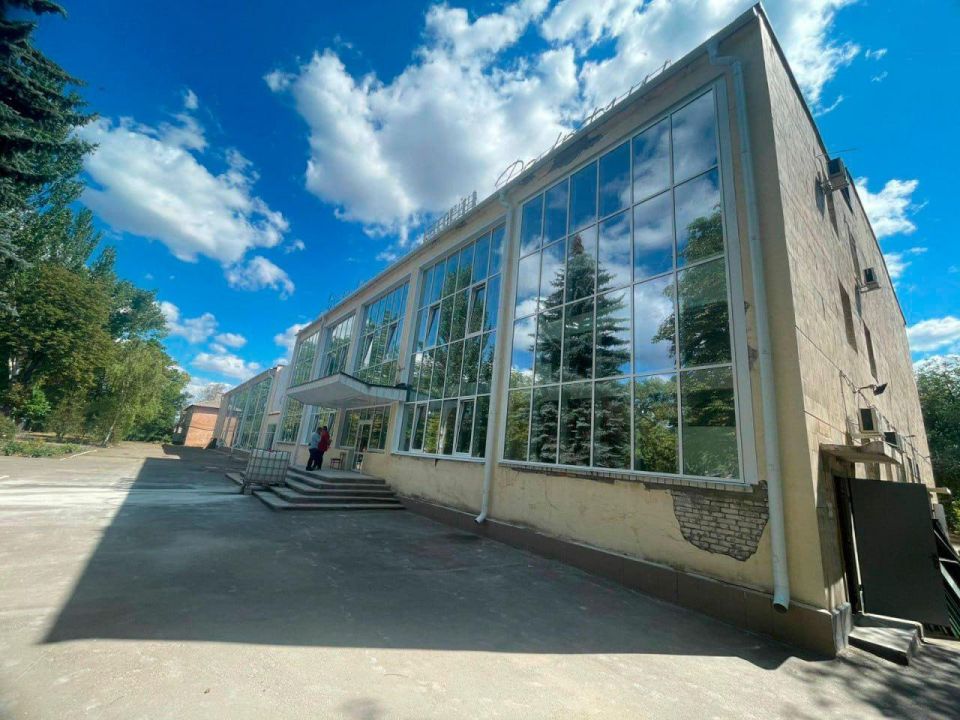 Ставропольская бригада продолжает модернизацию бассейна «Дельфин» в Стаханове Ставропольская бригада продолжает модернизацию бассейна «Дельфин» в Стаханове