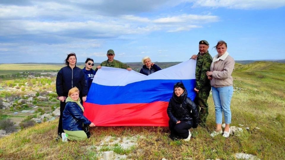 Советники директоров по воспитанию Шевцова Наталья Владимировна и Дегтяренко Инна Александровна братских Городовиковской многопрофильной гимназии им. Б.Б. Городовикова и Нижненагольчикской средней школы им. В.В. Шевченко... Советники директоров по воспитанию Шевцова Наталья Владимировна и Дегтяренко Инна Александровна братских Городовиковской многопрофильной гимназии им. Б.Б. Городовикова и Нижненагольчикской средней школы им. В.В. Шевченко...