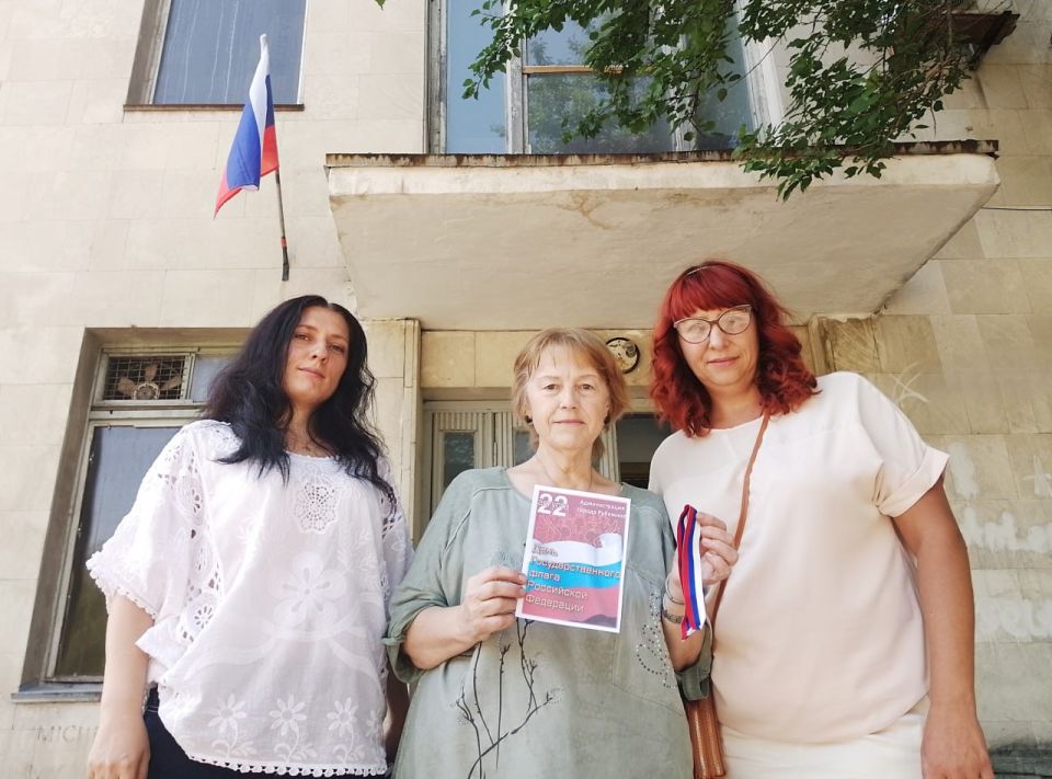 Всероссийская акция «Цвета Родины», приуроченная ко Дню Государственного флага Российской Федерации, проходила с 18 по 22 августа 2025 года Всероссийская акция «Цвета Родины», приуроченная ко Дню Государственного флага Российской Федерации, проходила с 18 по 22 августа 2025 года