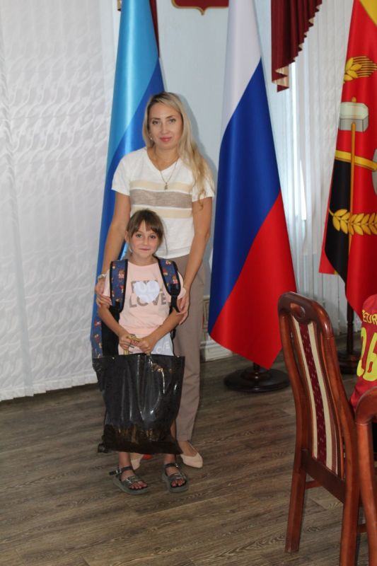 Акция "Собери ребенка в школу" в Краснодоне Акция "Собери ребенка в школу" в Краснодоне