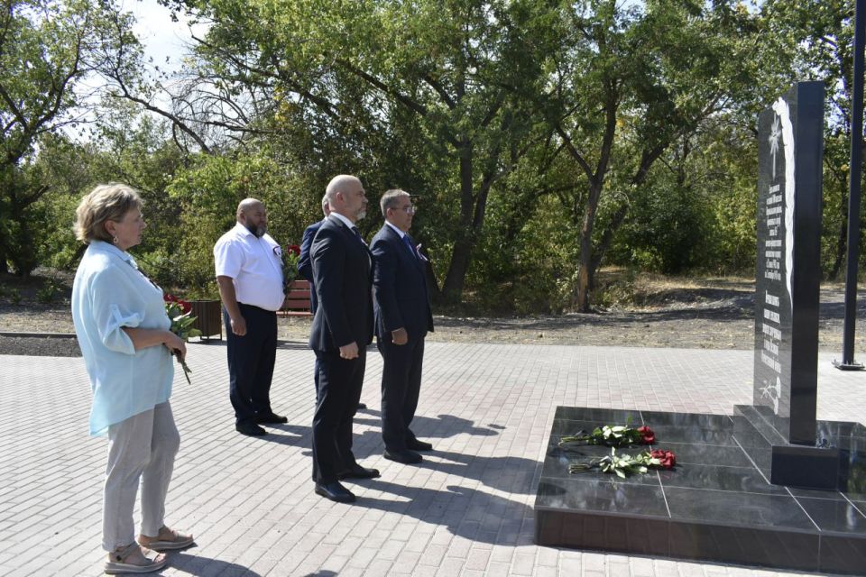 В Перевальске состоялось подписание Соглашения об установлении межмуниципального сотрудничества между муниципальными образованиями Городской округ Дебальцево ДНР и Перевальским муниципальным округом ЛНР В Перевальске состоялось подписание Соглашения об установлении межмуниципального сотрудничества между муниципальными образованиями Городской округ Дебальцево ДНР и Перевальским муниципальным округом ЛНР