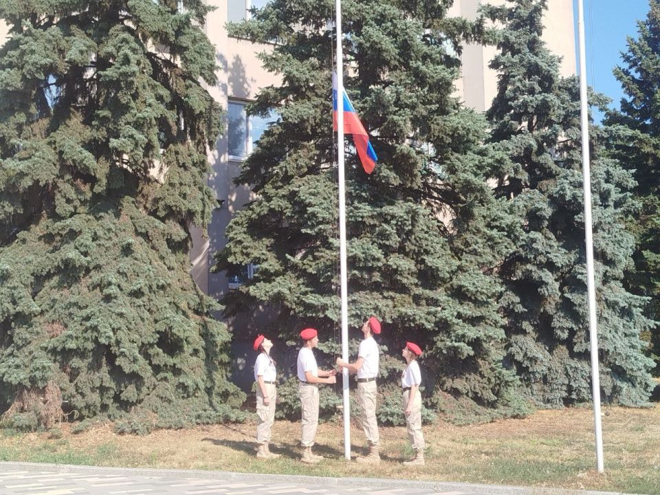 Ежегодно, 22 августа, Российская Федерация отмечает один из своих важнейших праздников – День Государственного флага Ежегодно, 22 августа, Российская Федерация отмечает один из своих важнейших праздников – День Государственного флага
