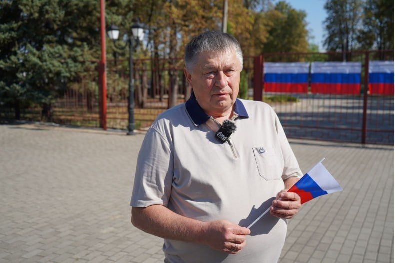 В Свердловске состоялось праздничное шествие в честь Дня Государственного флага РФ В Свердловске состоялось праздничное шествие в честь Дня Государственного флага РФ