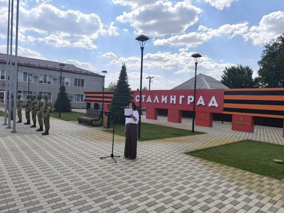 Альберт Зинченко: В Станице Луганской отметили День Государственного флага Российской Федерации Альберт Зинченко: В Станице Луганской отметили День Государственного флага Российской Федерации