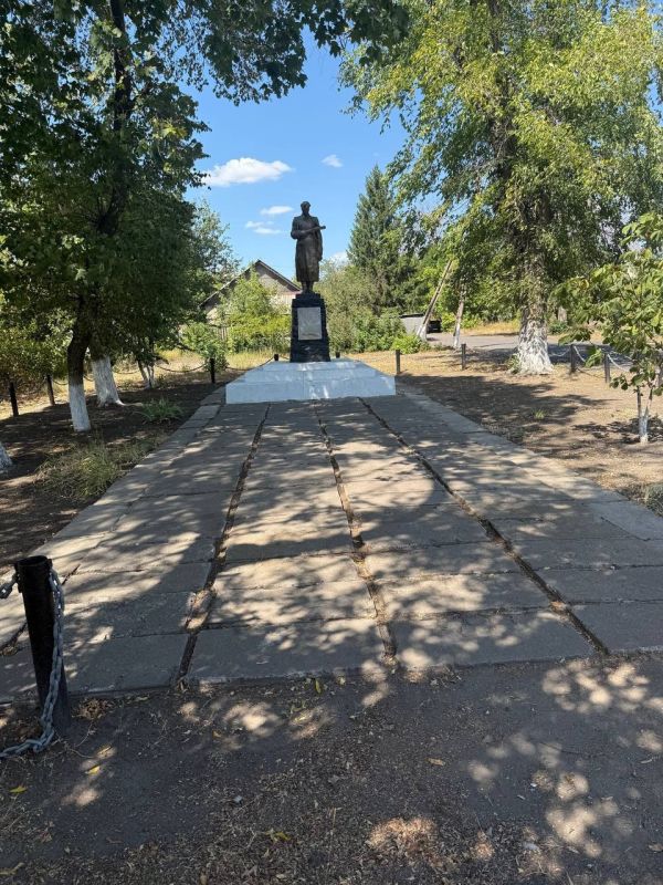 В пгт. Софиевский прошел субботник В пгт. Софиевский прошел субботник