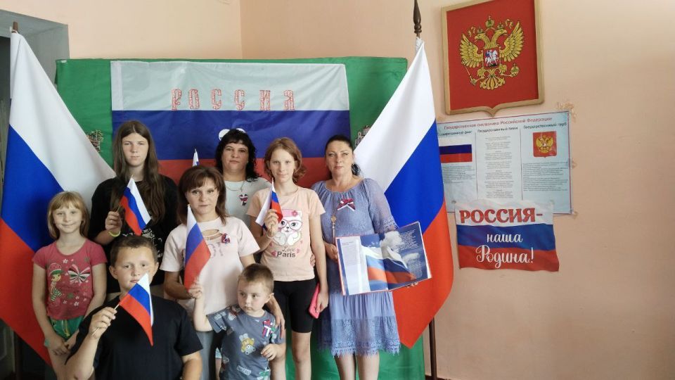 Празднование Дня Государственного флага России в Белокуракинском округе Празднование Дня Государственного флага России в Белокуракинском округе