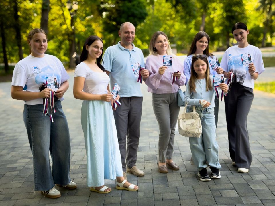Российский триколор уже на улицах города Антрацит! Российский триколор уже на улицах города Антрацит!