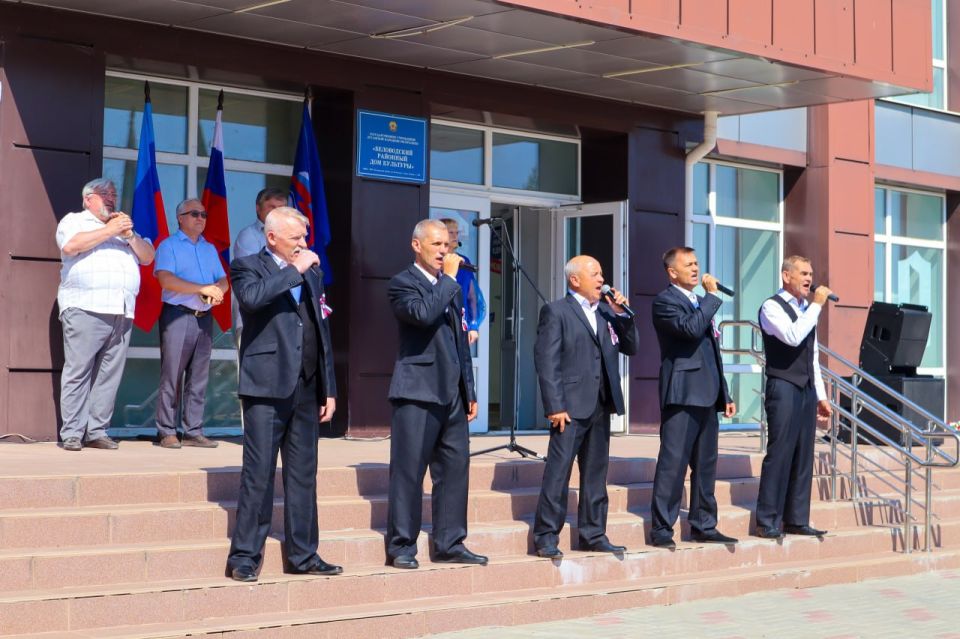 Сегодня в Беловодске прошёл торжественный митинг, приуроченный ко ДНЮ ГОСУДАРСТВЕННОГО ФЛАГА РФ , под названием «Флаг моего государства» Сегодня в Беловодске прошёл торжественный митинг, приуроченный ко ДНЮ ГОСУДАРСТВЕННОГО ФЛАГА РФ , под названием «Флаг моего государства»