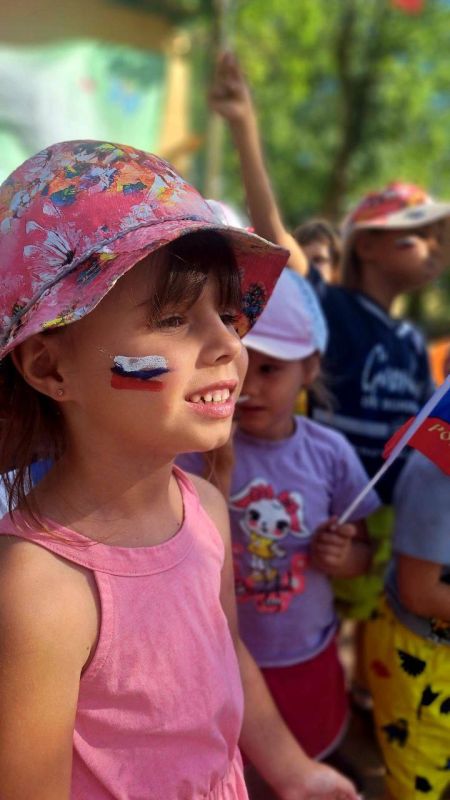 Мероприятия ко Дню флага России прошли в социальных учреждениях республики
