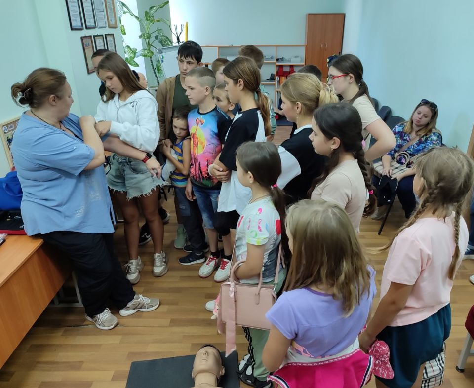 Луганский центр медицины катастроф: Важный урок безопасности и надежды для детей из прифронтового Кременского района Луганский центр медицины катастроф: Важный урок безопасности и надежды для детей из прифронтового Кременского района
