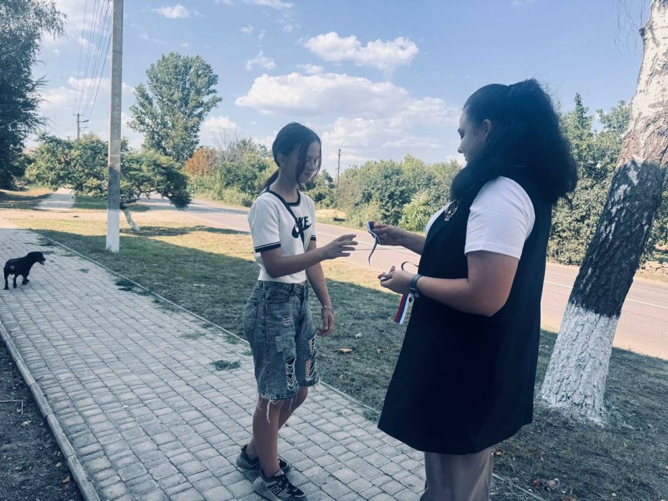 Сегодня, в особенный день, когда мы отмечаем День Государственного флага России, я приняла участие в замечательной акции под названием "Триколор - наша гордость" Сегодня, в особенный день, когда мы отмечаем День Государственного флага России, я приняла участие в замечательной акции под названием "Триколор - наша гордость"