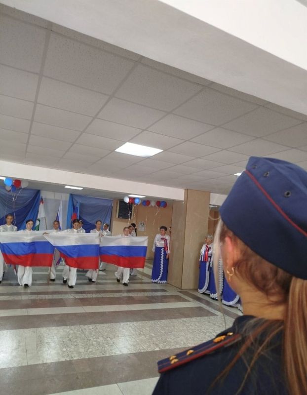 В день Государственного флага Российской Федерации сотрудники ИК № 4 УФСИН России по Луганской Народной Республике приняли участие в праздничных торжествах В день Государственного флага Российской Федерации сотрудники ИК № 4 УФСИН России по Луганской Народной Республике приняли участие в праздничных торжествах